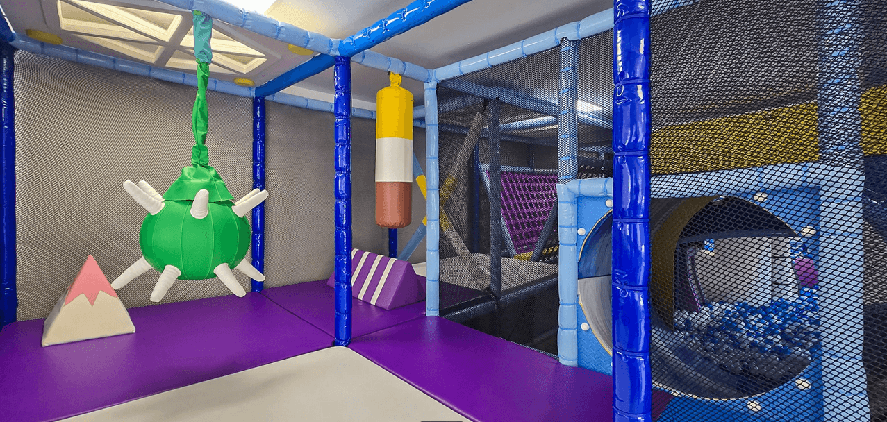 Zábava a relax: vstupy do dětské herny pro děti i dospělé s nápoji a pizzou
