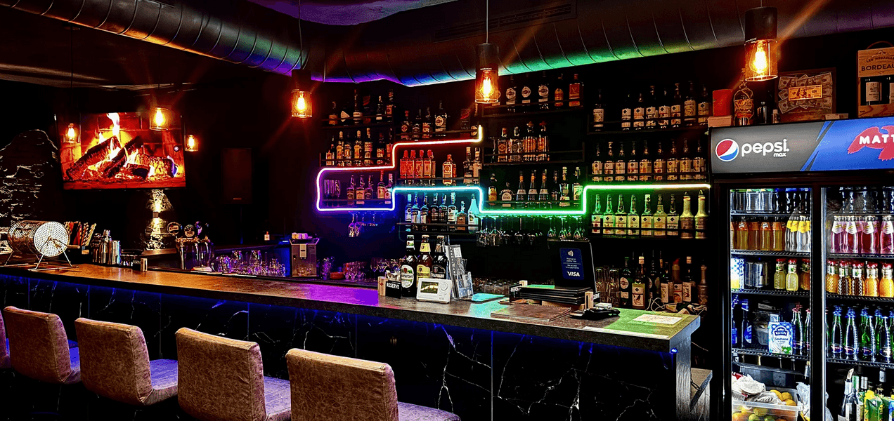 Otevřené vouchery na cokoli z menu v karaoke a shisha AMAbaru 