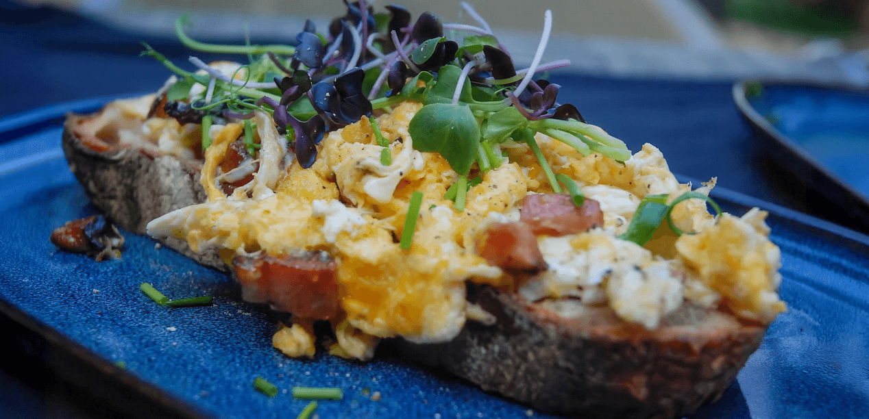 Udělejte radost kávou a dobrotami: dárkový poukaz do kavárny Kakabu café