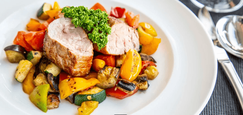 4chodové menu a wellness pro 2 osoby vč. vířivky a panoramatické sauny 