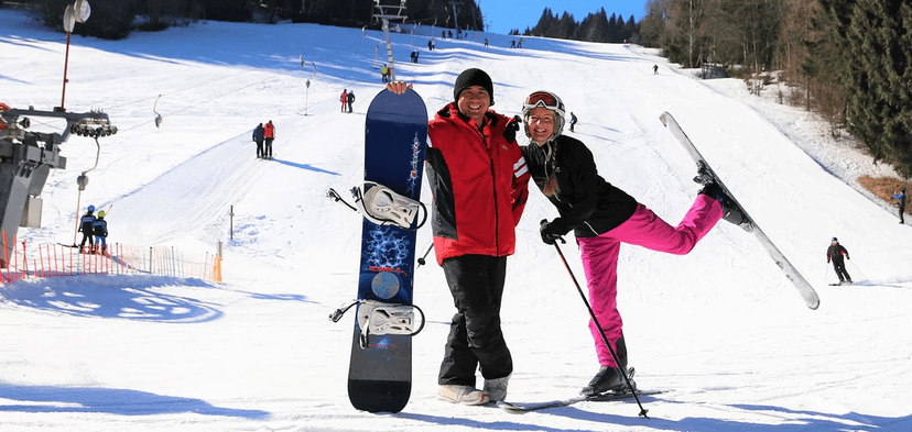 Lyžování nad Jáchymovem: celodenní či večerní skipasy pro děti i dospělé 