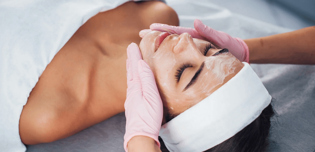 Ošetření pleti: peeling, zlatá maska, masáž obličeje i čištění ultrazvukem