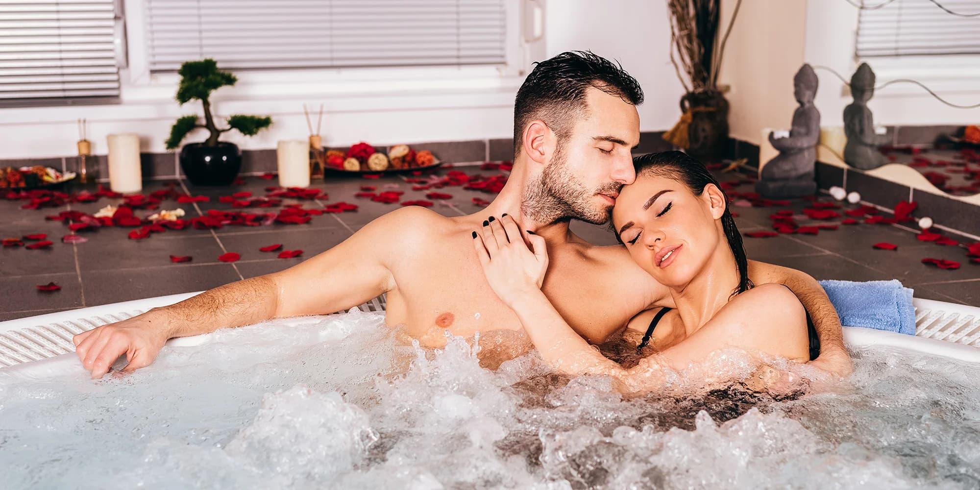 90–120 min. v soukromé VIP wellness zóně pro pár: vířivka i finská sauna