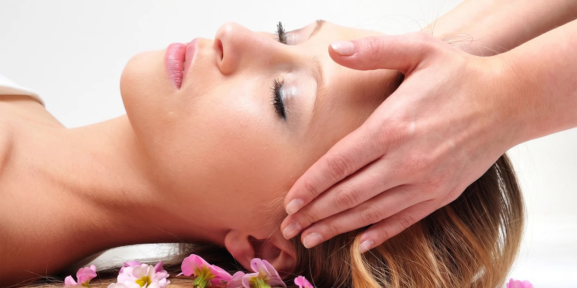 Luxusní péče v centru Prahy: LPG masáž, laminace řas a obočí, čištění pleti i PMU