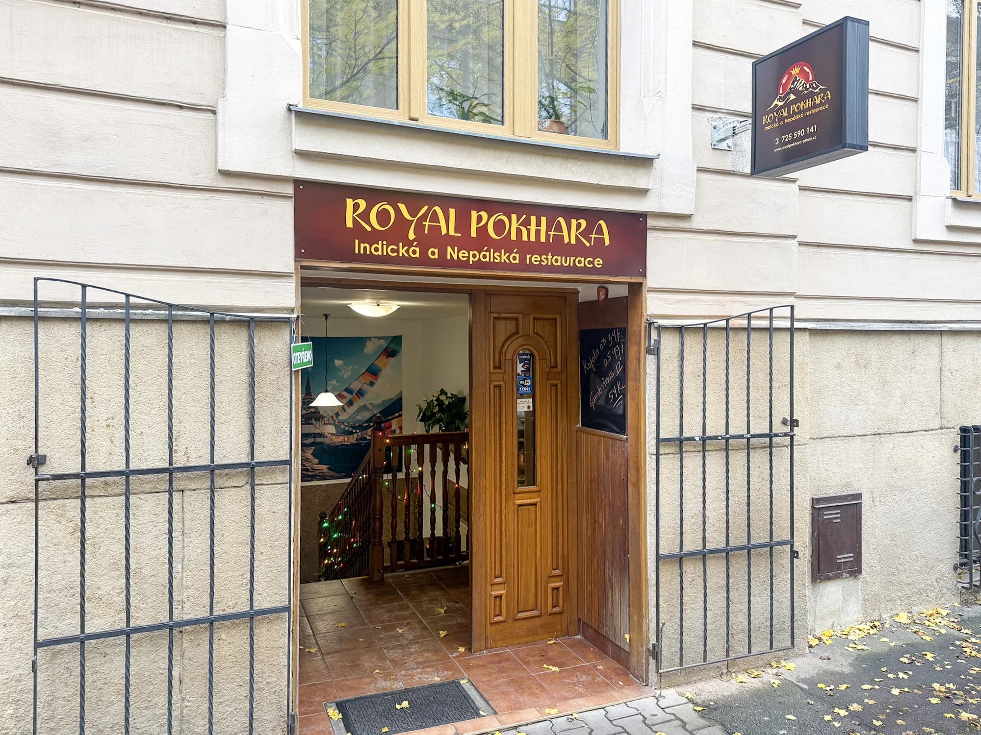 3chodové indické menu podle výběru pro 1 nebo 2 osoby: kuřecí i jehněčí nebo krevety