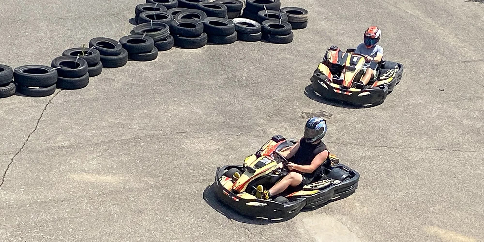 Pořádná dávka adrenalinu: až dvě 8min. jízdy na motokárách pro děti i dospělé