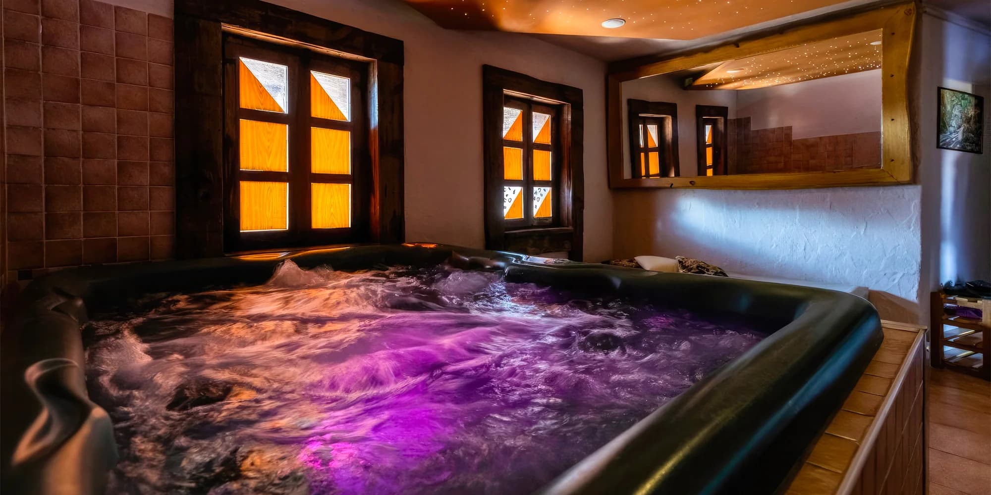 Privátní wellness pro dva: sauna s himálajskou solí, masážní vana, 2 pizzy a litr prosecca
