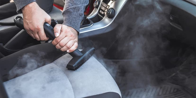 Auto jako ze škatulky: tepování sedadel, parní mytí i čištění interiéru