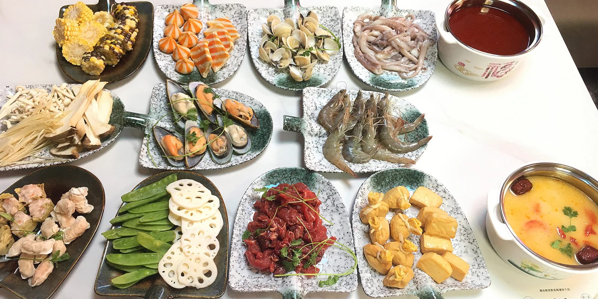 Hot pot all you can eat: výběr z polévek a velkého množství ingrediencí, 1-2 osoby