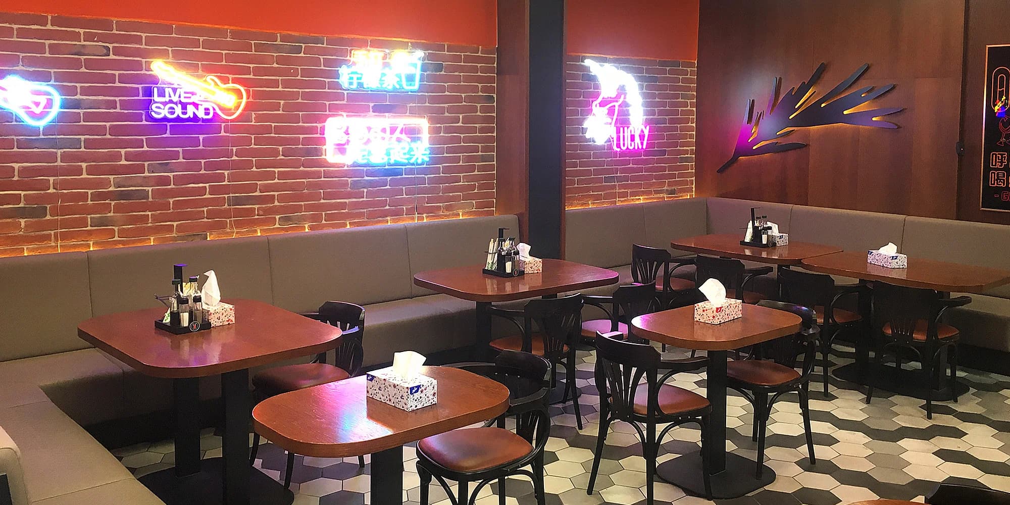 Hot pot all you can eat: výběr z polévek a velkého množství ingrediencí, 1-2 osoby