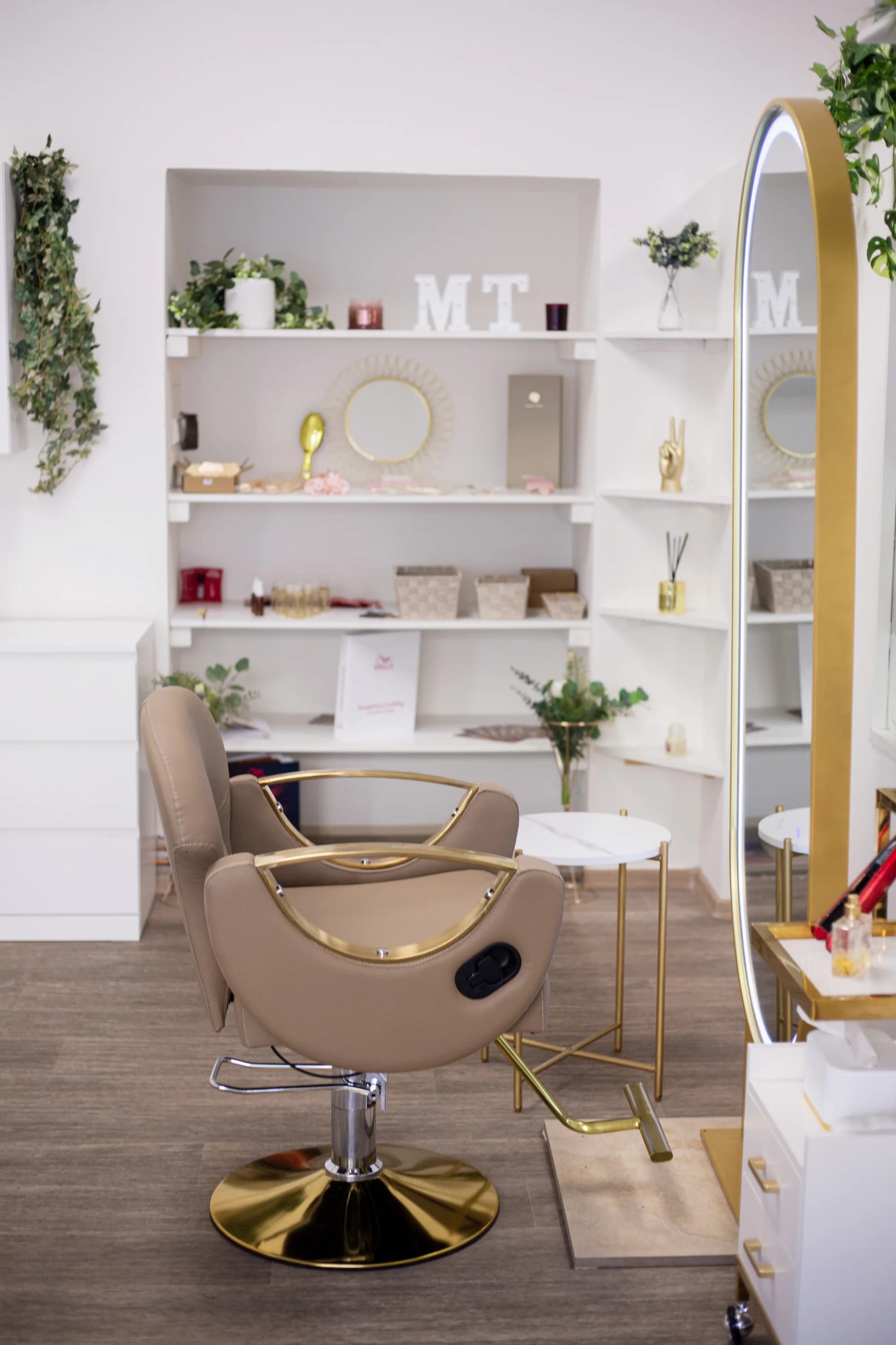 Kompletní péče o vlasy: foukaná, střih, čištění, regenerace i přeliv