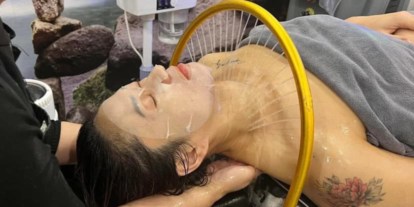 Head spa: relaxační bylinná procedura s masáží obličeje, šíje a ramen na 30-60 min.