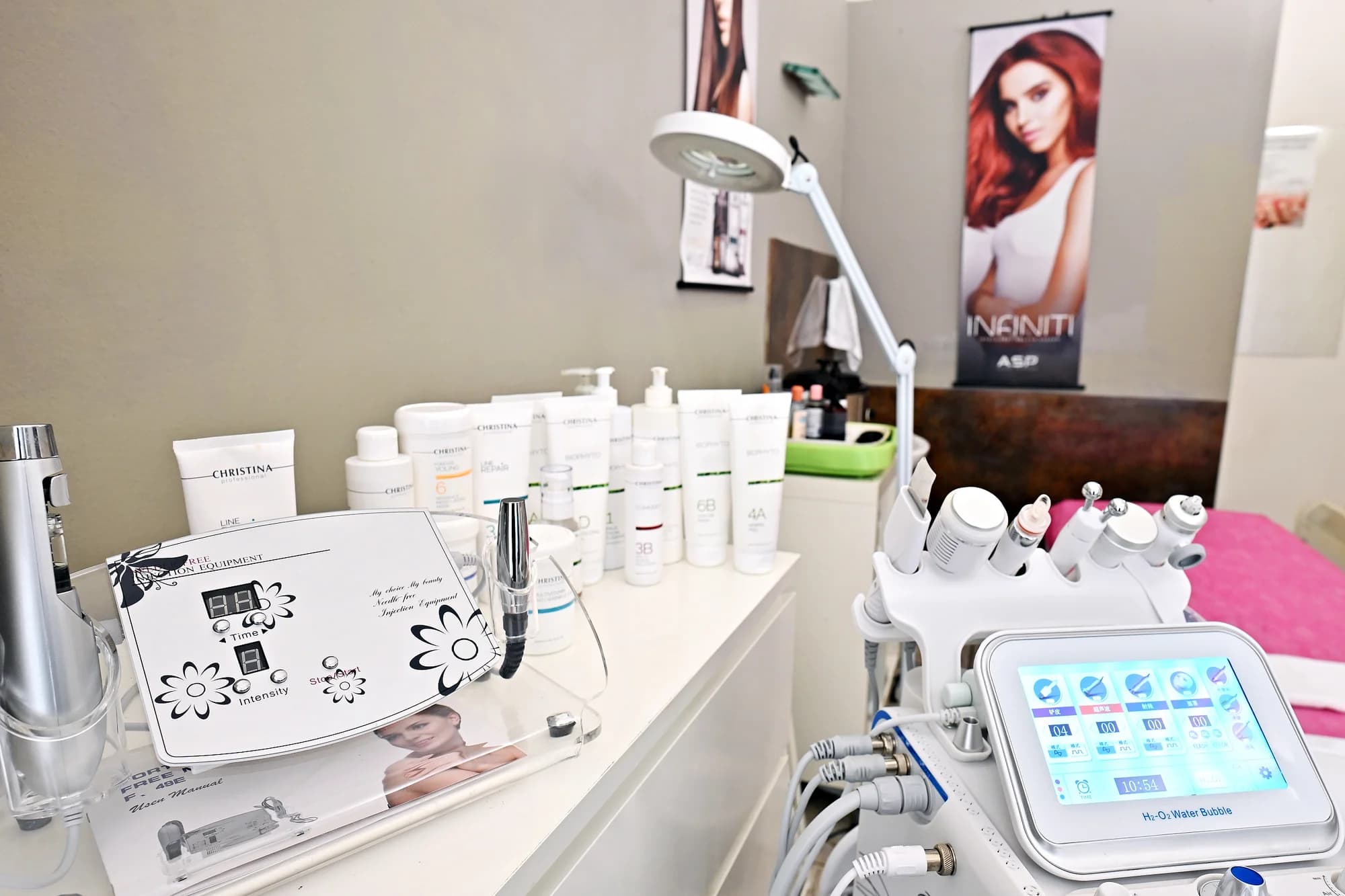 Kosmetické balíčky: základní, pro aknózní pleť, liftingový i hydrodermabraze