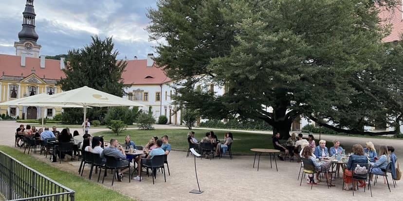 Plato řeckých masových či grilovaných specialit i s láhví prosecca pro 2 osoby