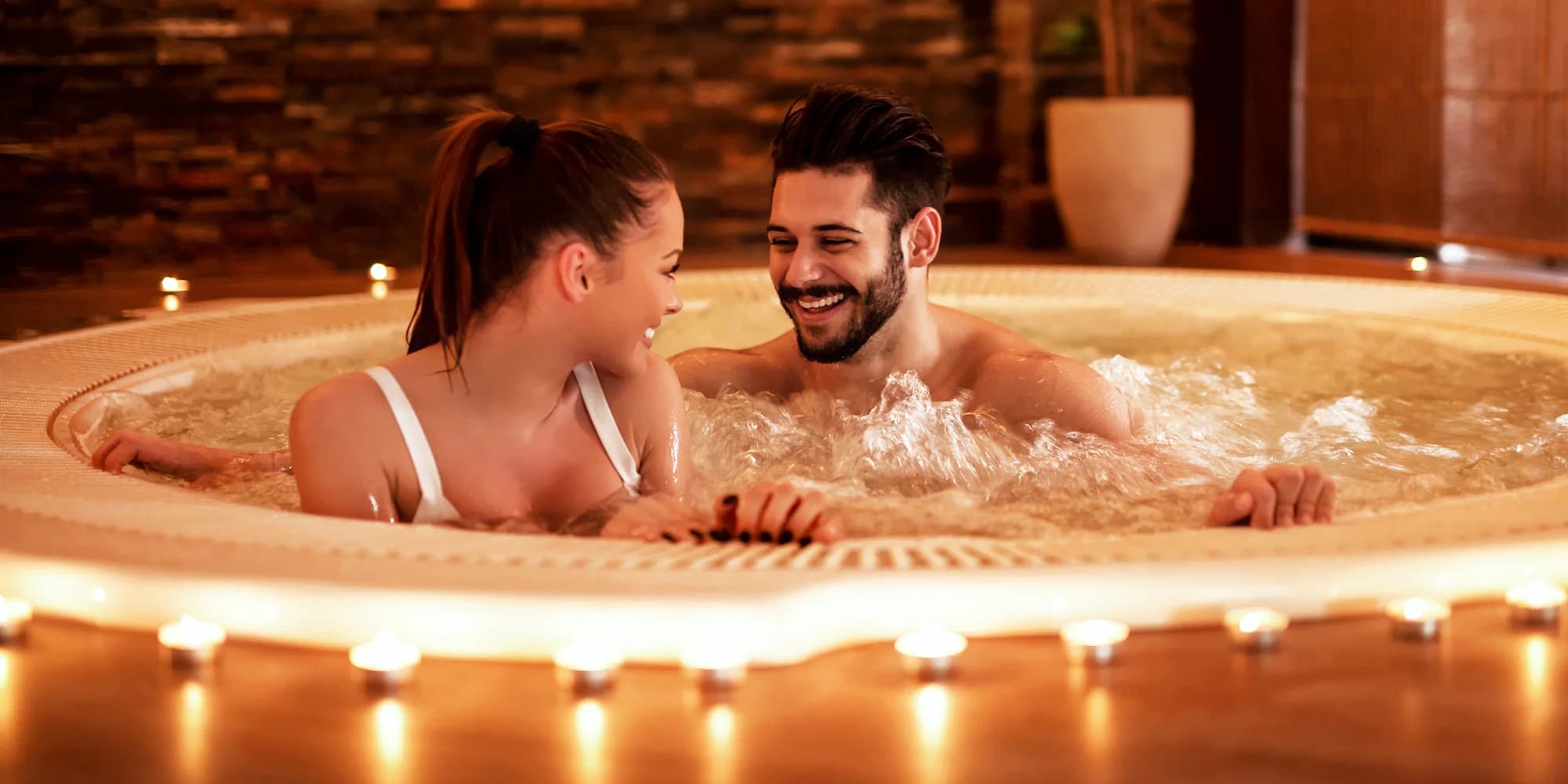 Romantický wellness balíček podle výběru: 90–210 min. privátního relaxu i masáž