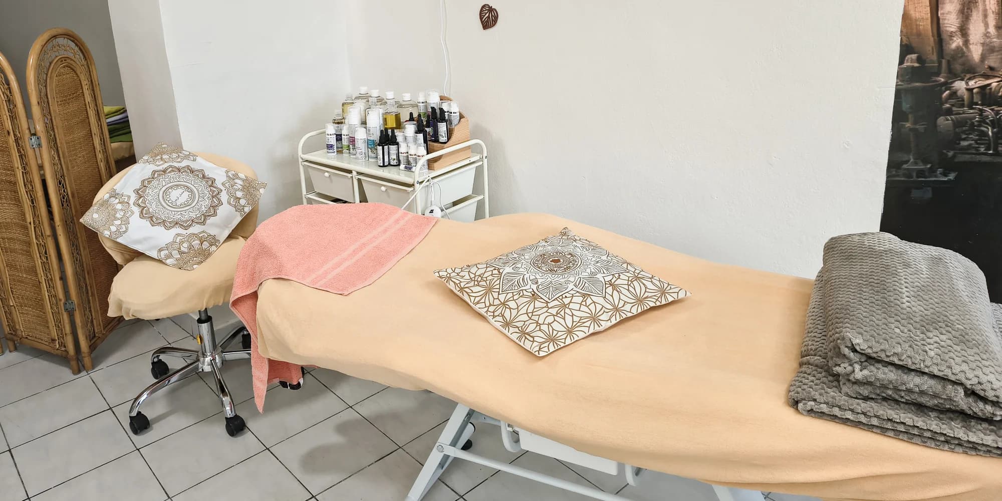 Aromaterapeutické kosmetické ošetření, enzymatická kúra i manuální lifting obličeje s masáží