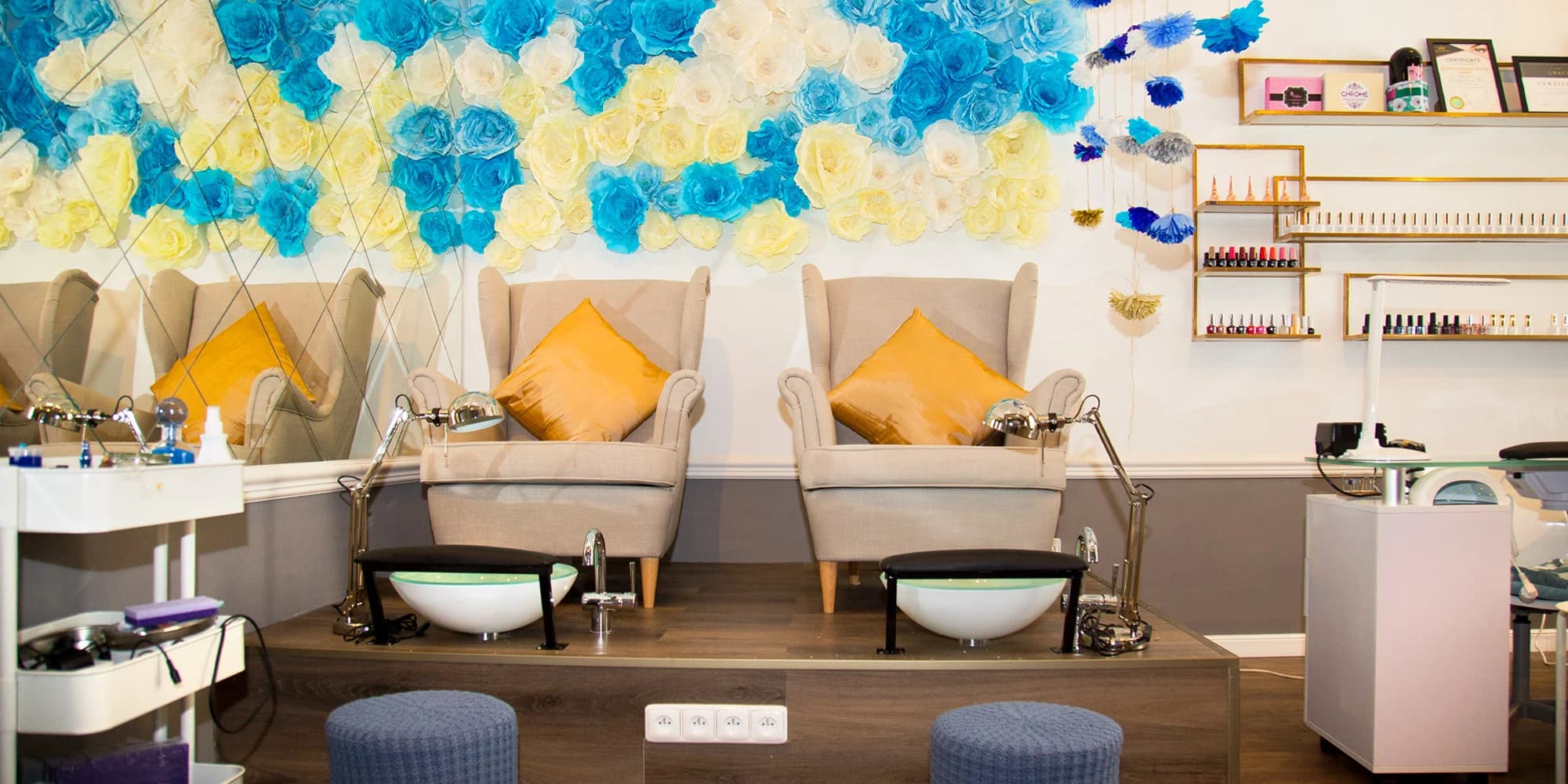 Pánská i dámská pedikúra: až 60 minut včetně masáže nohou a lakování