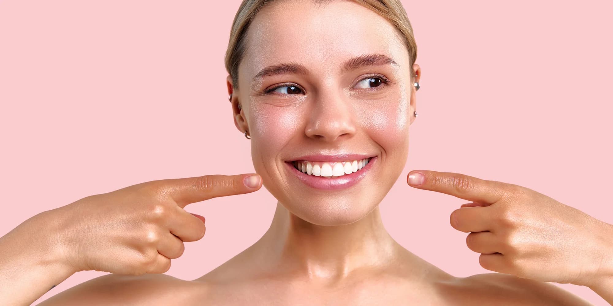 Zářivý začátek pro zdravý úsměv: vstupní dentální hygiena s airflow pro dospělé