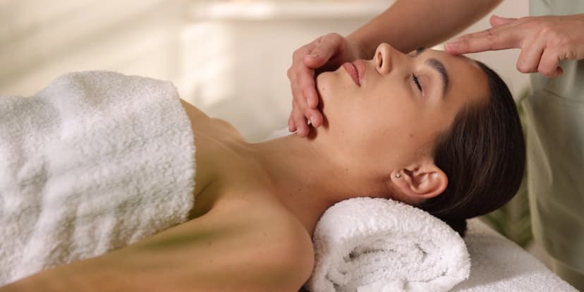 Dopřejte si uvolnění a péči: masáž hlavy, zad a šíje nebo celého těla