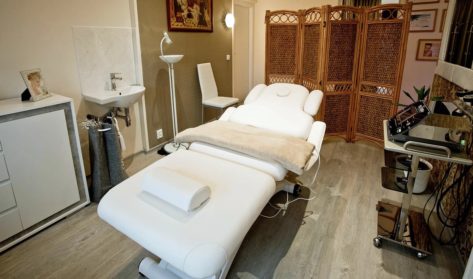 Laserová epilace pro ženy: trvalé odstranění chloupků diodovým laserem