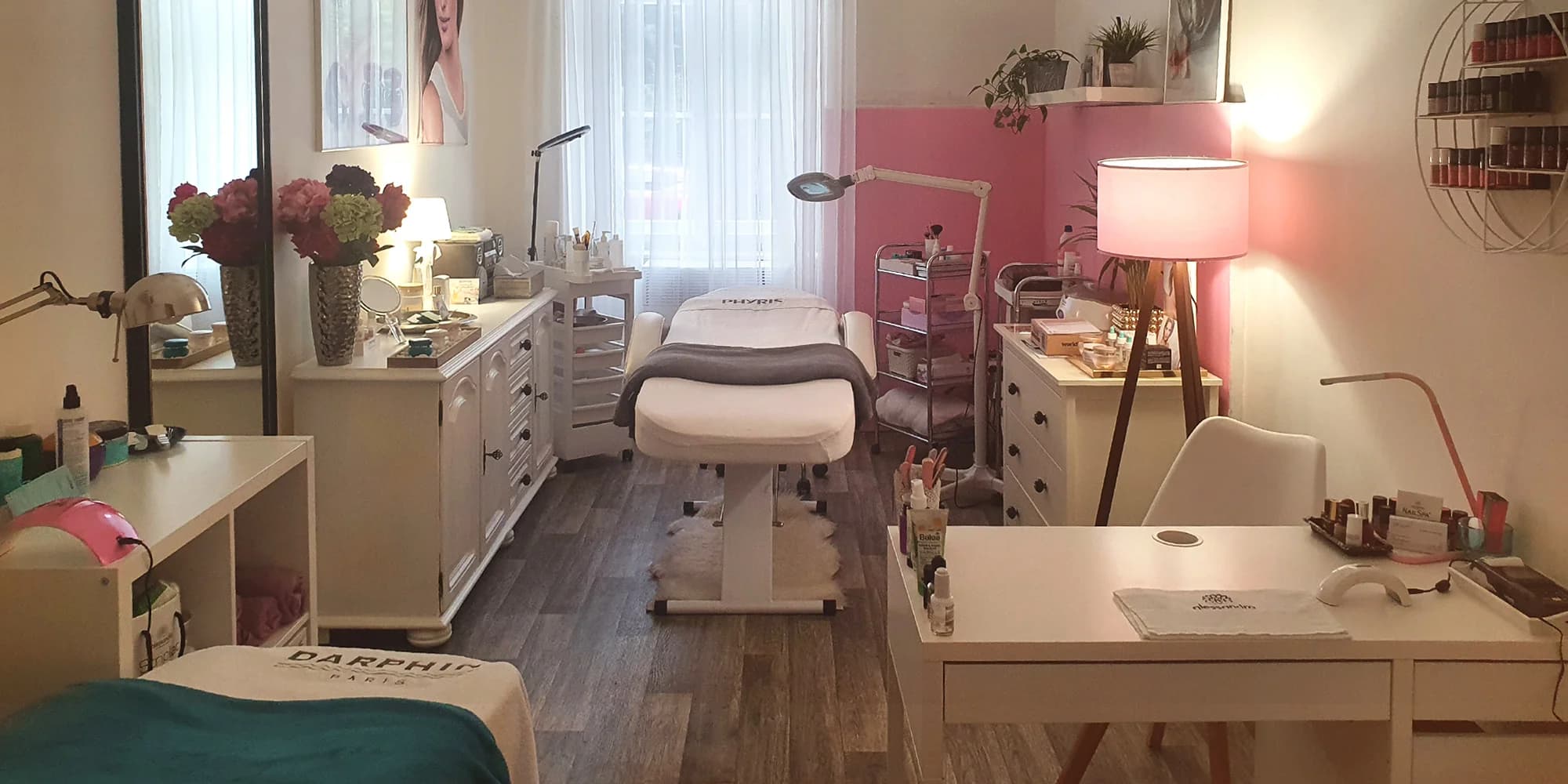 Rituály pro krásnou pleť: ošetření plazmovými toky, masáž obličeje i LED terapie