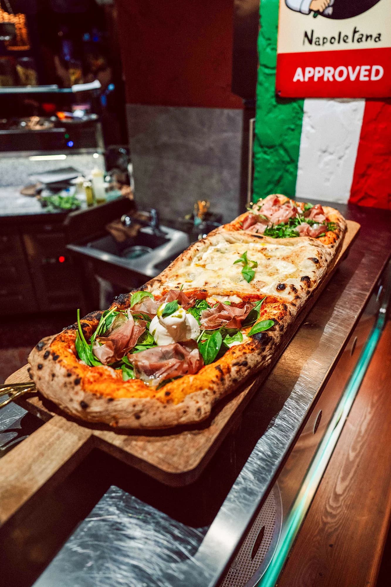 Pizza Alla Pala složená ze 3 druhů, pro 2 až 5 osob