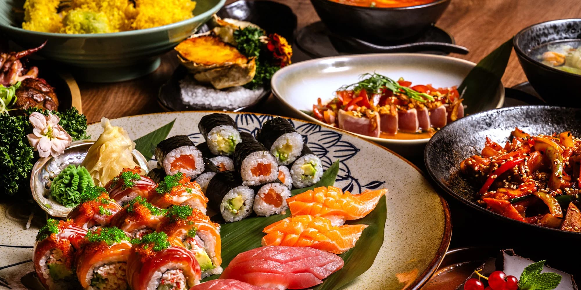 Vícechodové menu i sushi ve vyhlášené japonsko-korejské restauraci pro 2 osoby