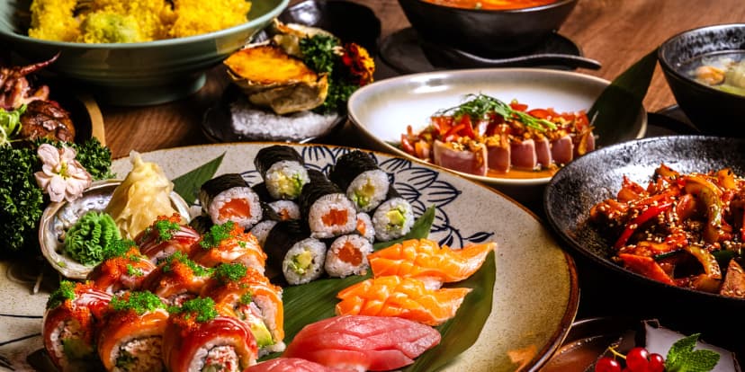 Vícechodové menu i sushi ve vyhlášené japonsko-korejské restauraci pro 2 osoby