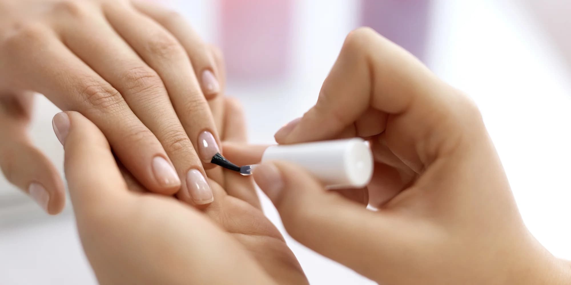 Manikúra dle výběru i s parafínovým zábalem: klasika, P-shine či gel lak