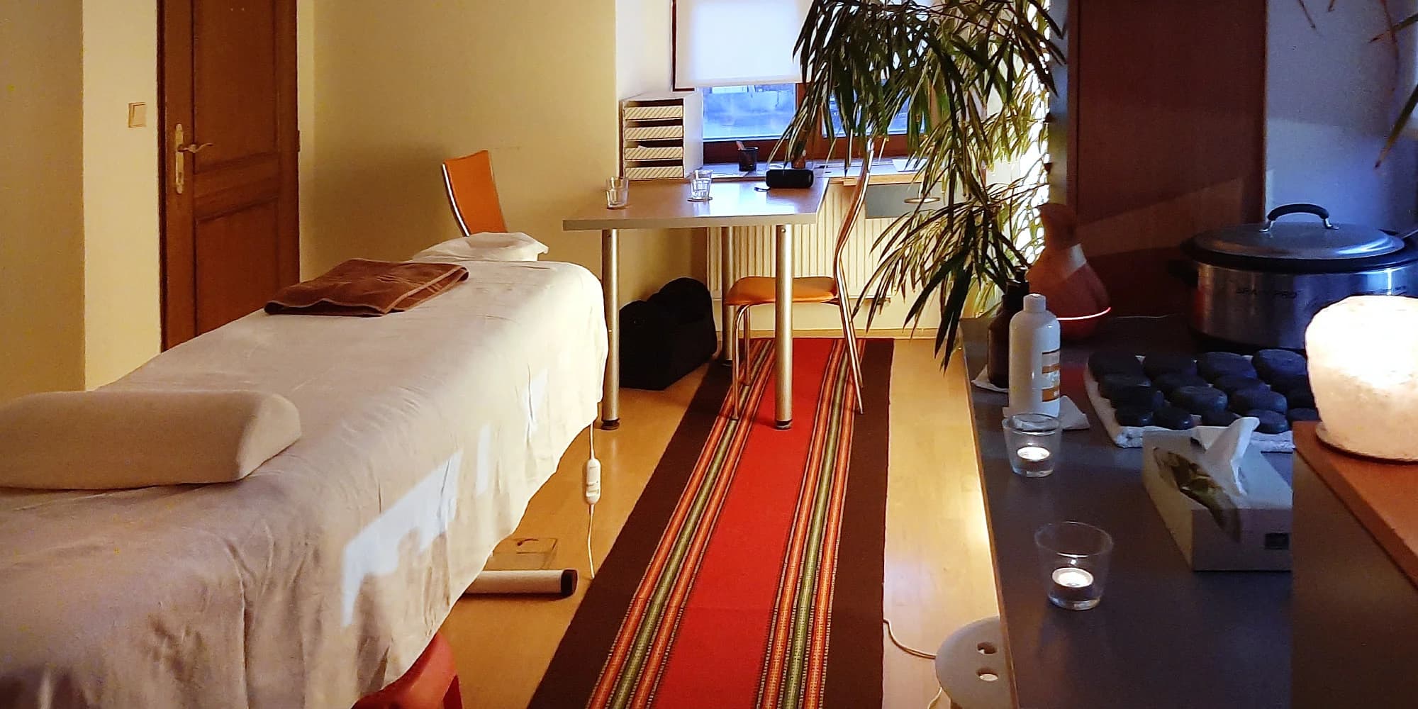 Masáže pro ženy: relaxační nebo aroma masáž, masáž svíčkou či indická masáž hlavy