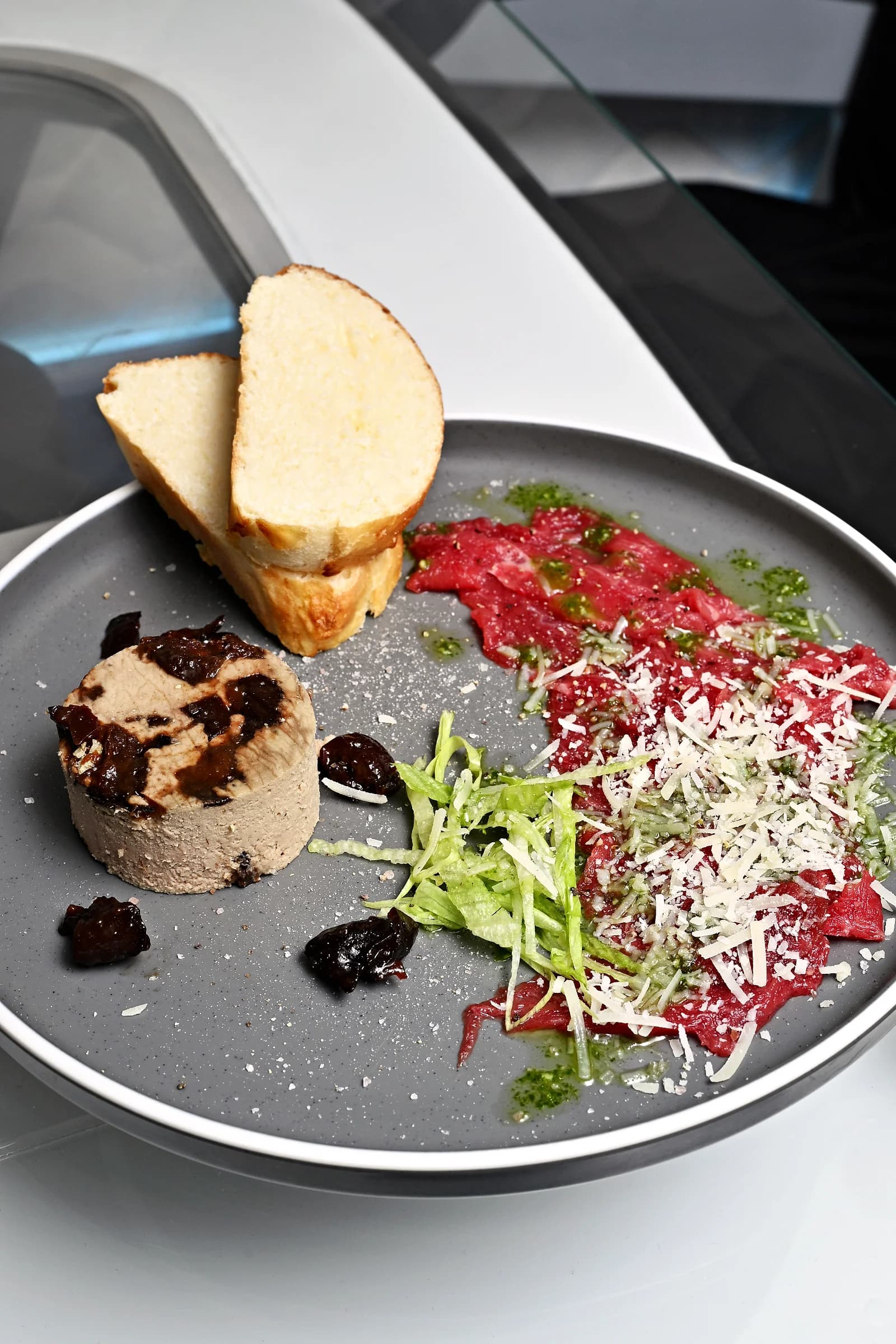 Degustační Cesta kolem světa v restauraci Letadlo i vč. vína a návštěvy kokpitu