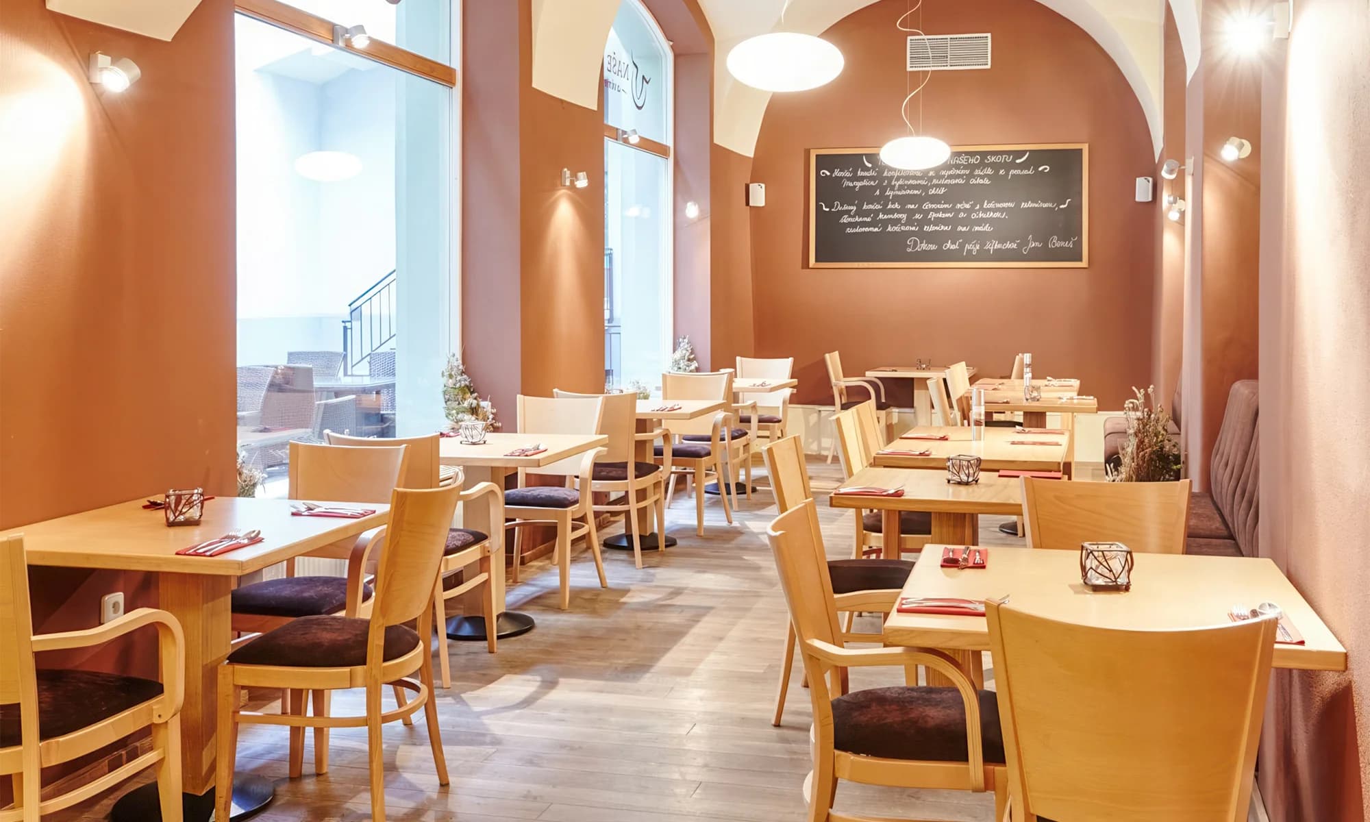 Otevřené vouchery na pokrmy i nápoje z vyhlášené české restaurace Naše Farma
