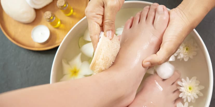 Pro krásné nožky: SPA pedikúra s relaxační lázní, zábalem a masáží nohou