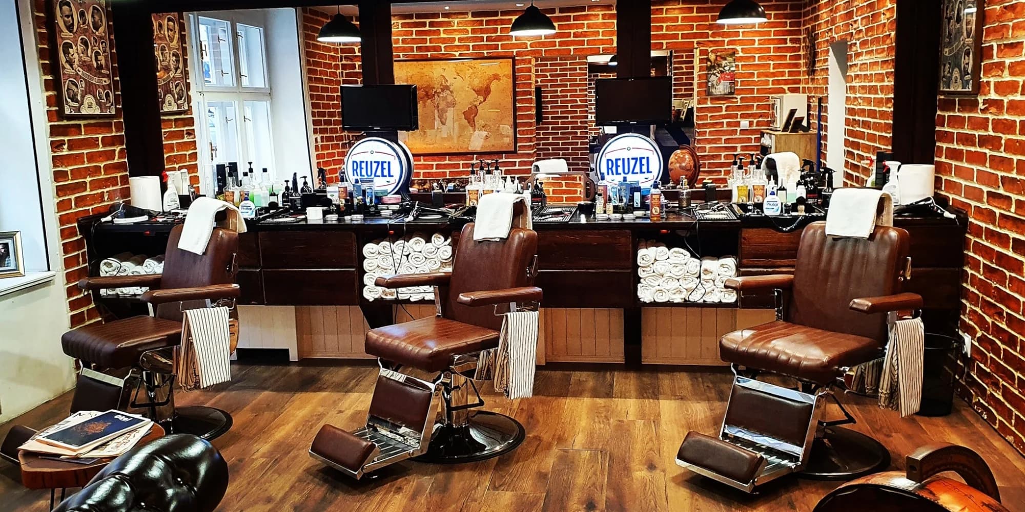 Rebell Barbers v Karlíně: základní střih, úprava vousů i komplet balíček