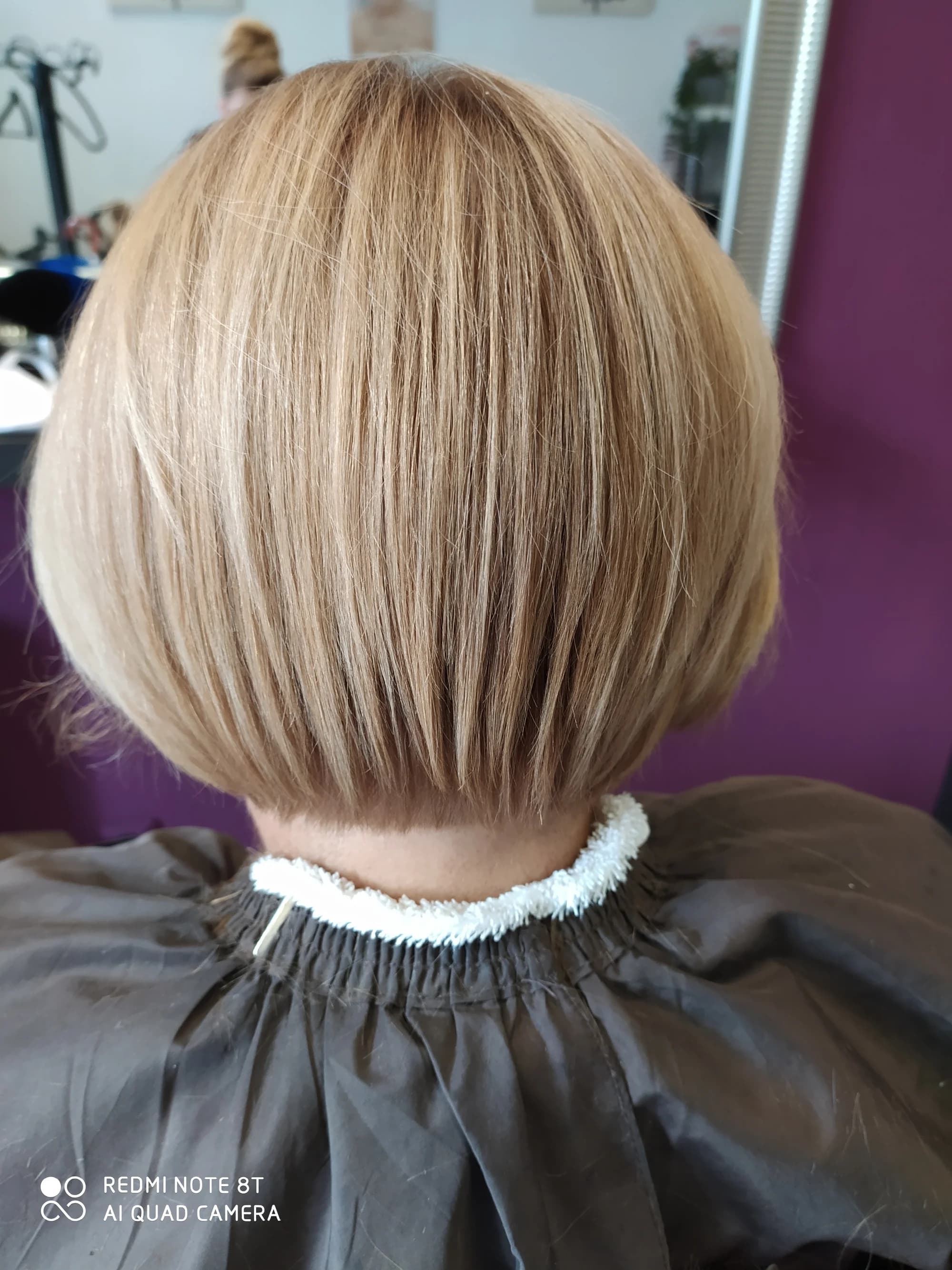 Kompletně nový účes: 3D střih, barva i melír