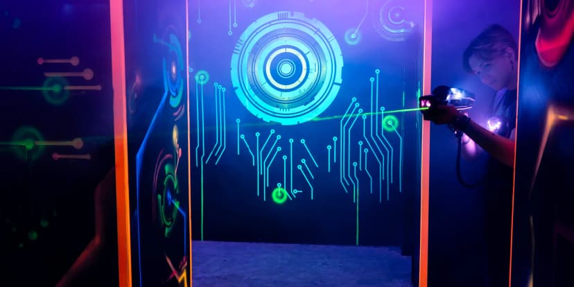 Laser game přestřelka až pro 30 hráčů v arénách LazerFun