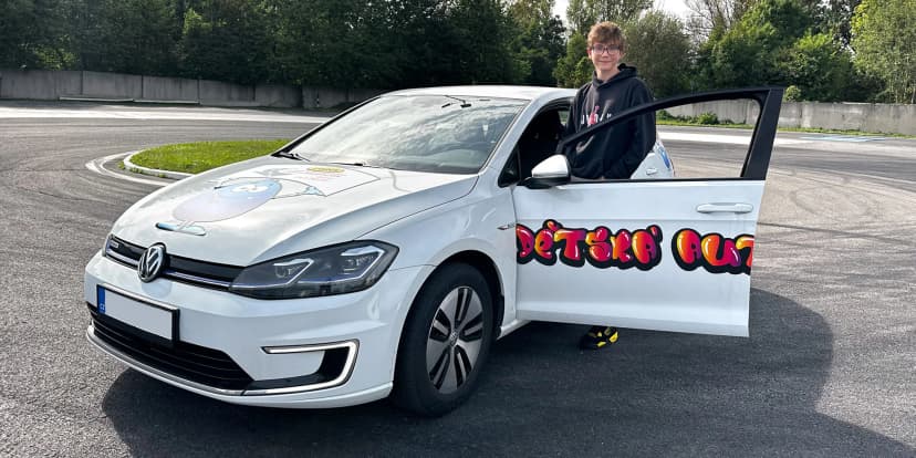 Dětská autoškola pro budoucí řidiče od 5 do 18 let: osobní či nákladní auto i bagrování