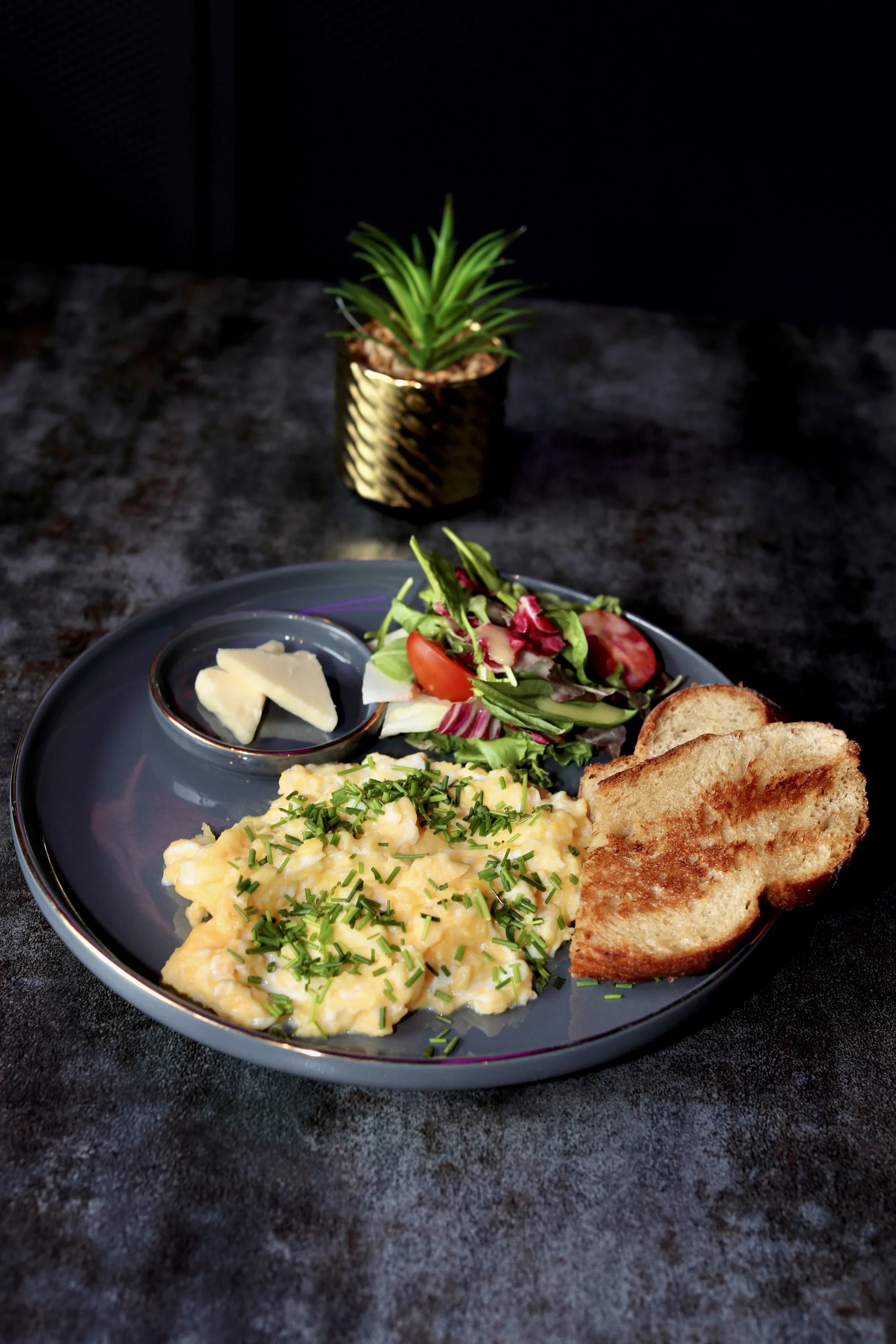 Snídaně či sendvič v Gaia brunch & bar v centru Prahy: vejce, smoothie miska i avokádové hnízdo, pro 1 i 2 os.