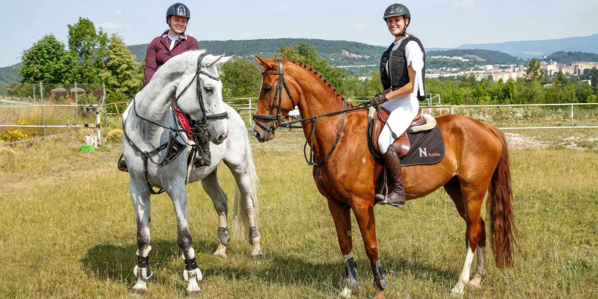 Vyjížďka na koni či poníkovi pro začátečníka: do terénu se zkušeným doprovodem