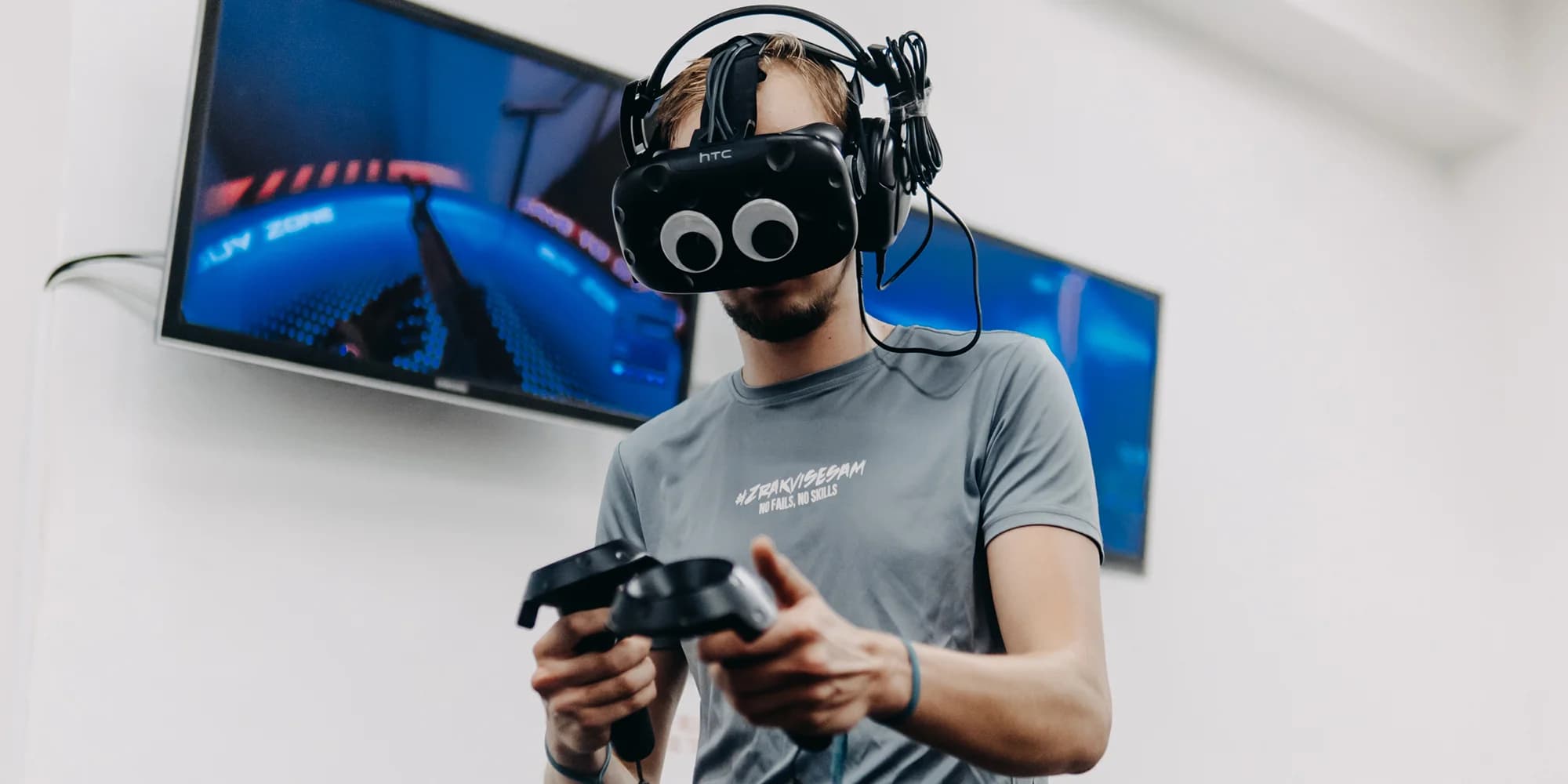 Hodiny virtuální reality i se závodním simulátorem až pro 4 hráče