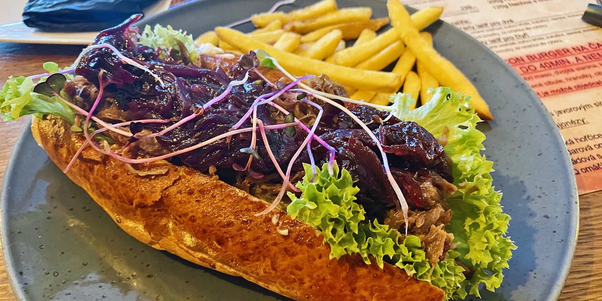 Otevřený voucher do kovbojské restaurace v Chrudimi: 500 či 1500 Kč na steaky, burgery i párty talíře