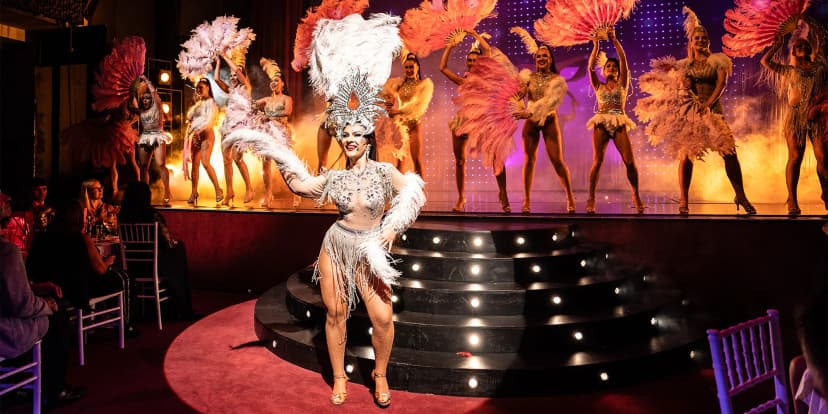 Večer plný umění, zábavy a elegance: vstupenka na Czech Cabaret Show v divadle Hybernia