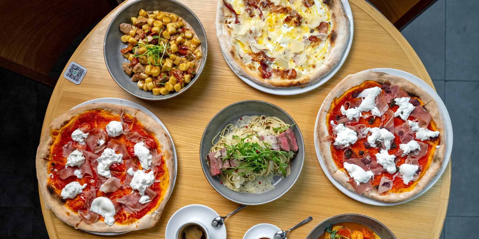 Pizza, pasta či rizoto podle výběru a nápoje v restauraci Coloseum pro 2 osoby