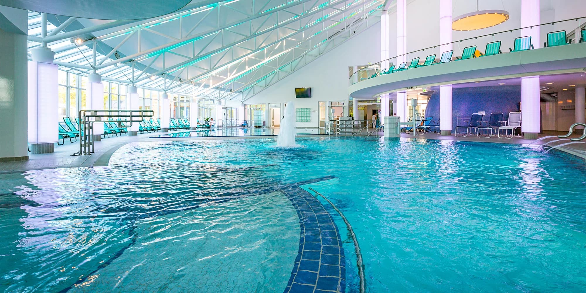 Relax pro 2 osoby: vstup do vodního a wellness světa, poukaz do restaurace i masáž