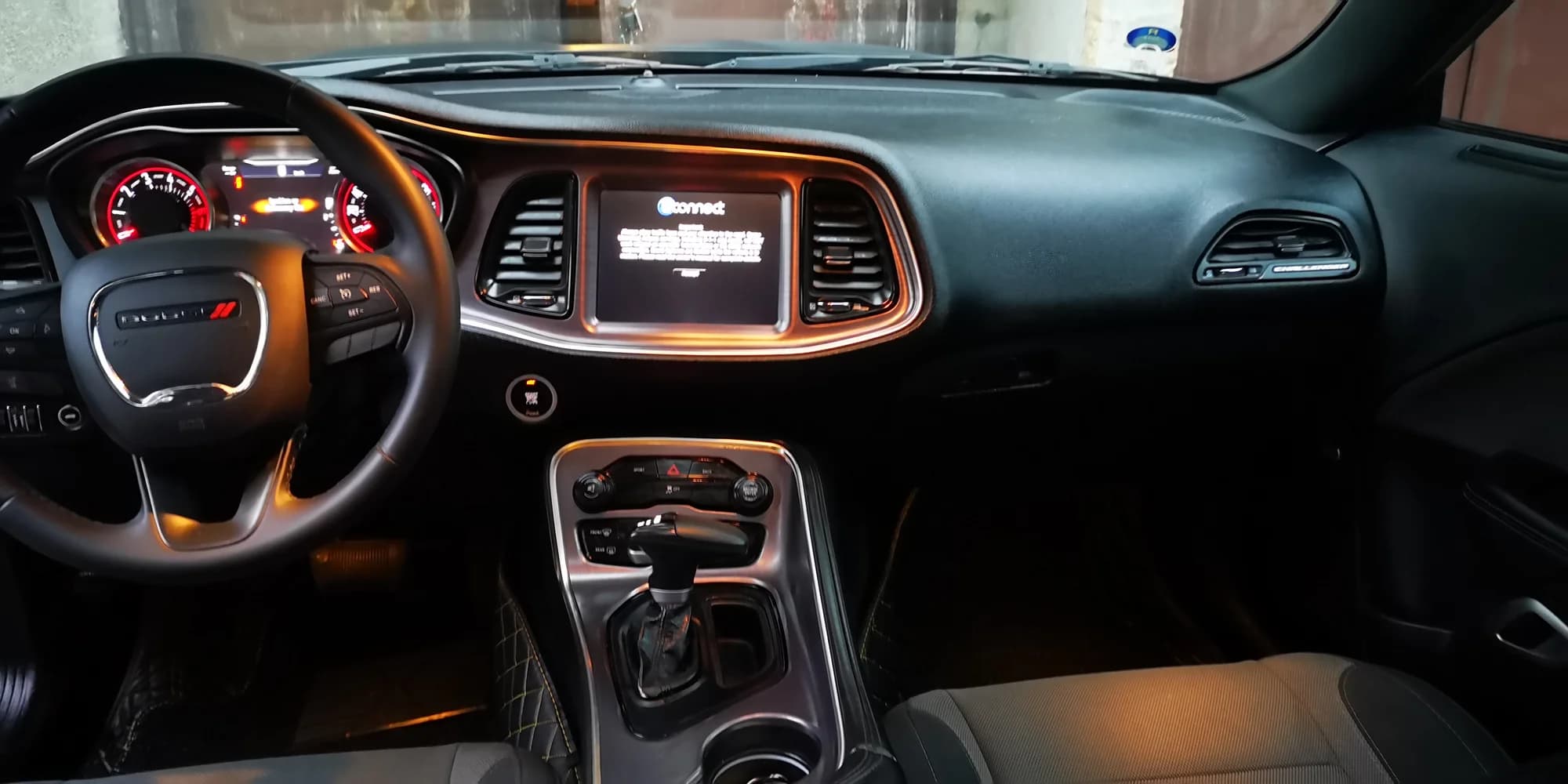 Superjízda v nadupaném Dodge Challenger na 15–50 minut i pronájem třeba na celý den