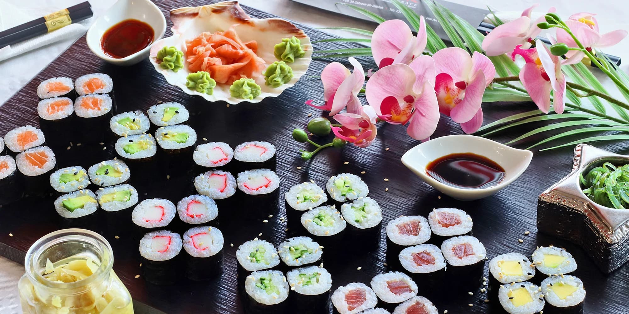 Sushi sety se 40–56 kousky: maki, nigiri, tempura i speciální smažené rolky