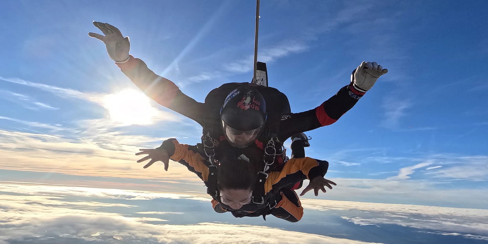 Tandemový seskok s instruktorem z výšky 4200 metrů i s videem a selfie záběry na památku
