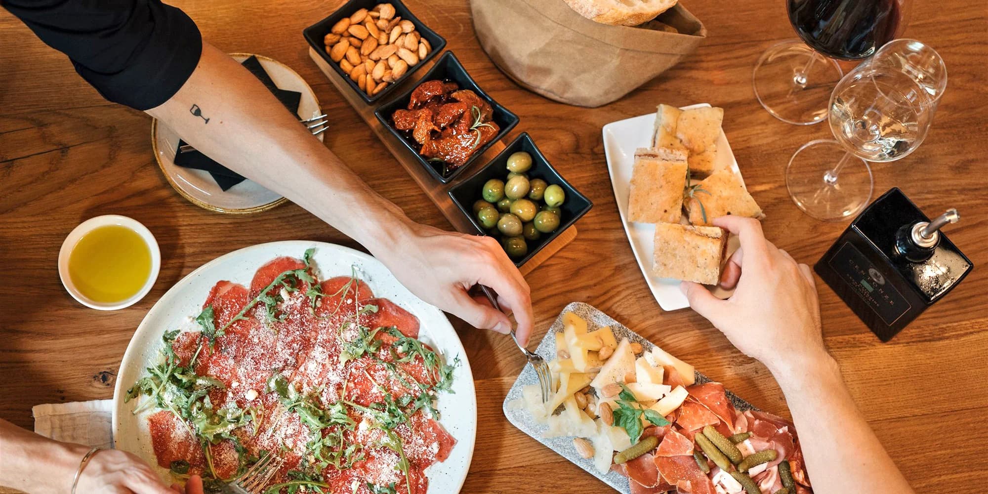 Tapas i degustace vín nebo nabitá karta do winebaru na Vinohradech pro 2 osoby