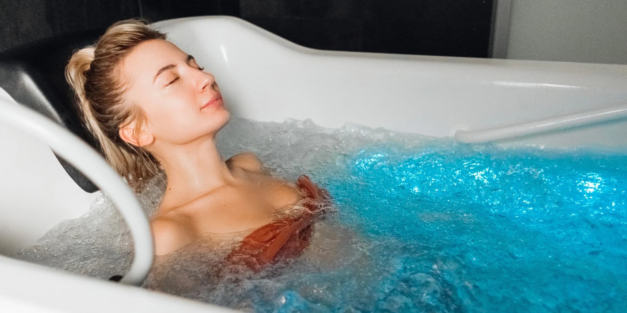 120min. relaxační balíček pro dámy: vířivá koupel, masáž zad a kosmetická péče