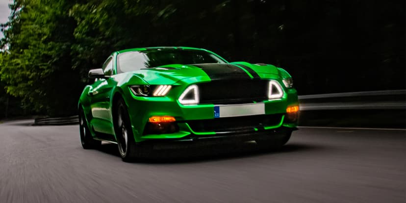 Zážitková jízda ve Fordu Mustang V8: půjčení na 15 až 45 minut nebo na celý den